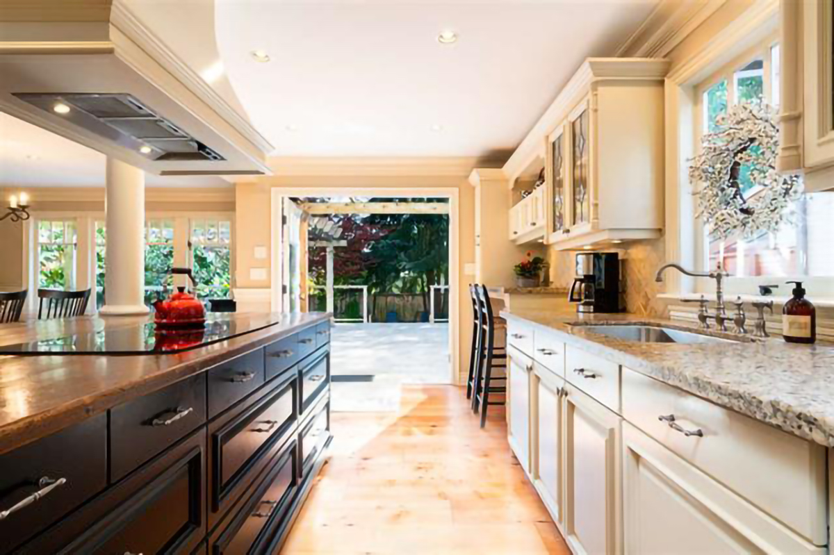 825 Clements Ave, North Vancouver 11