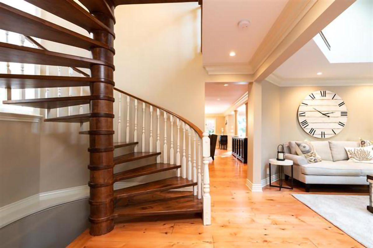 825 Clements Ave, North Vancouver 5