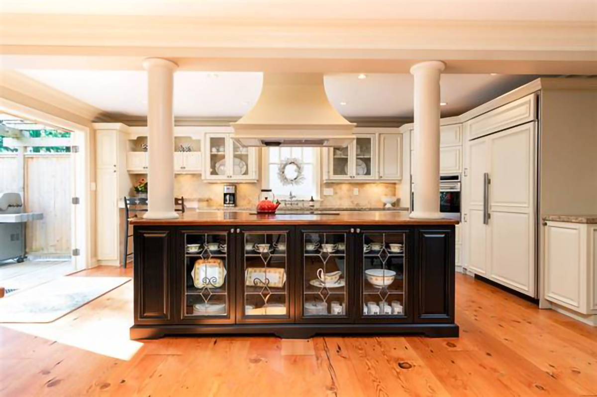 825 Clements Ave, North Vancouver