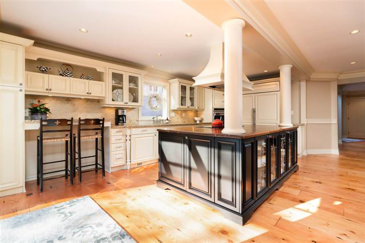 825 Clements Ave, North Vancouver 9