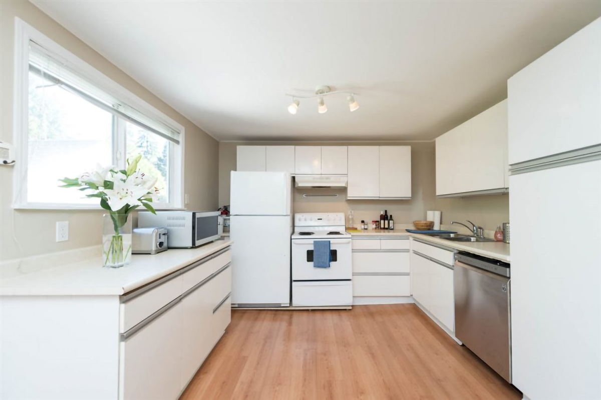 1950 Deep Cove Road, North Vancouver 14