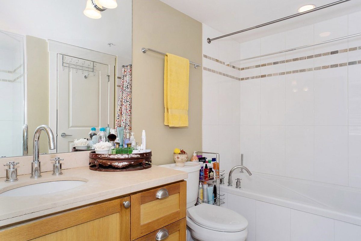 1021 W 8th Ave, Vancouver 13