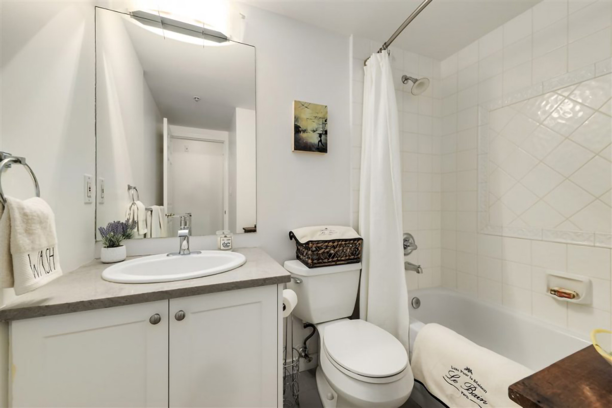 #201 - 137 W 17th St, North Vancouver 16