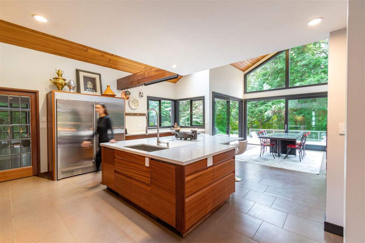 2889 Allan Road, North Vancouver 11