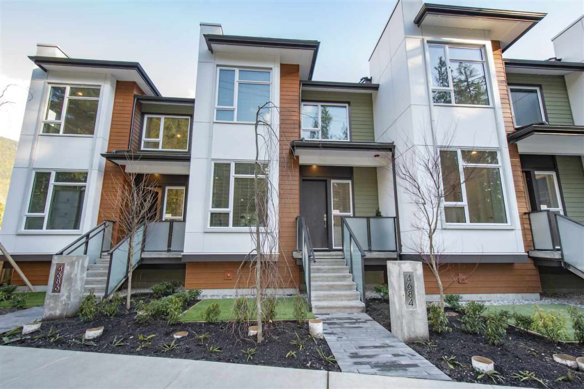 4674 Capilano Road, North Vancouver