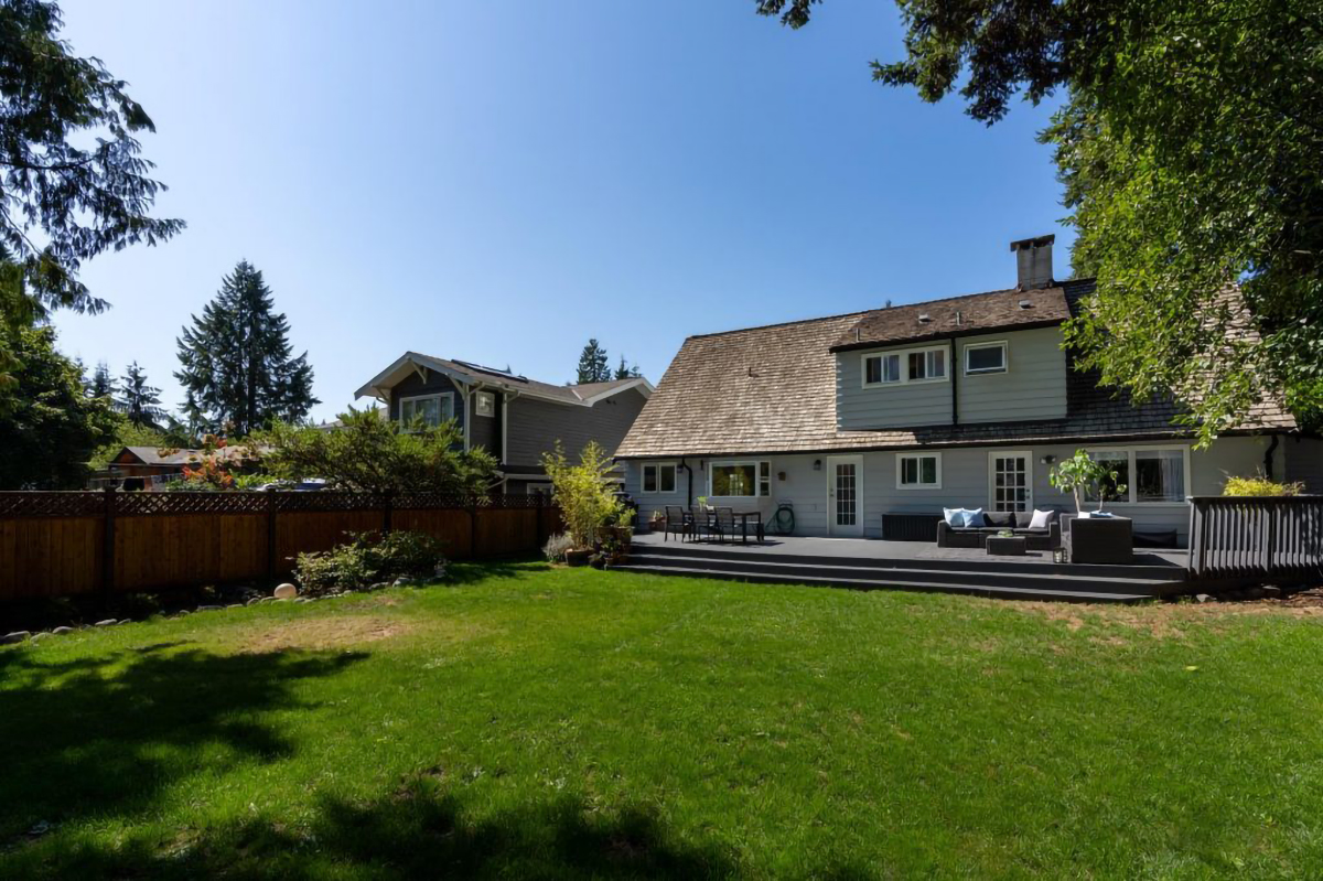 2704 Ailsa Crescent 2