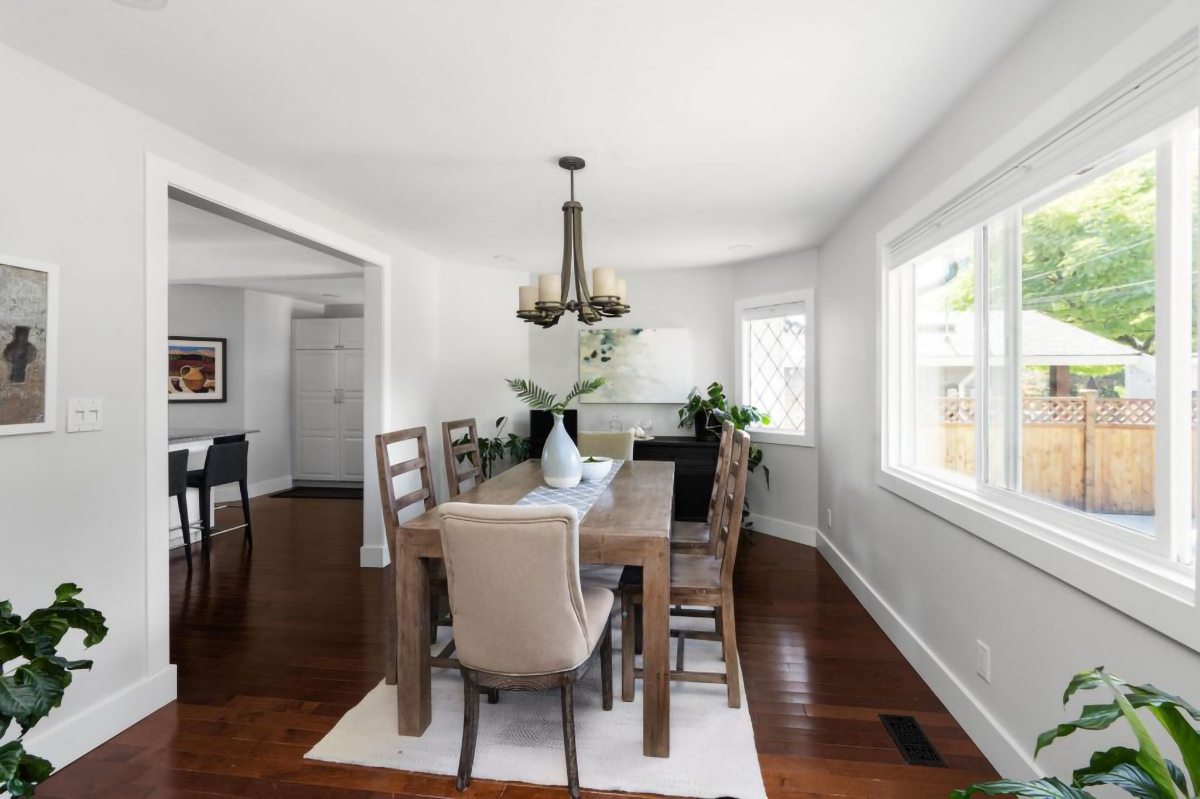 2704 Ailsa Crescent 13