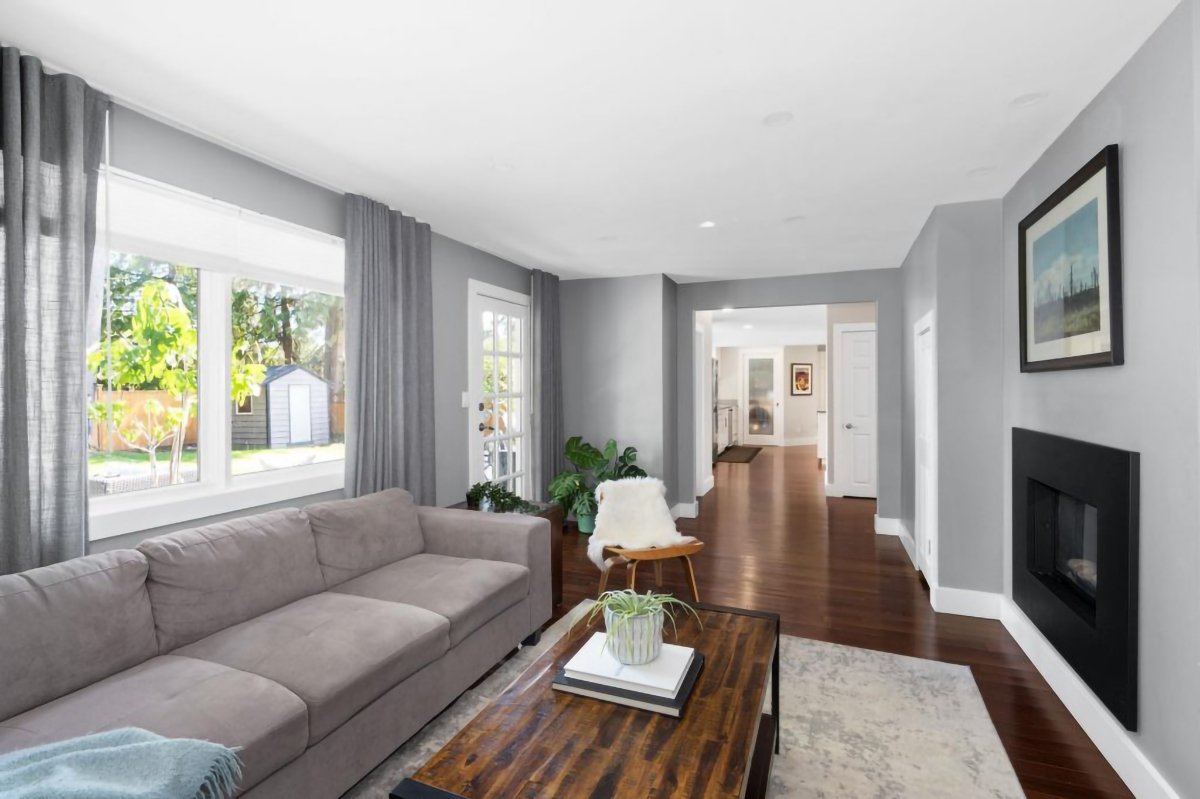 2704 Ailsa Crescent 16