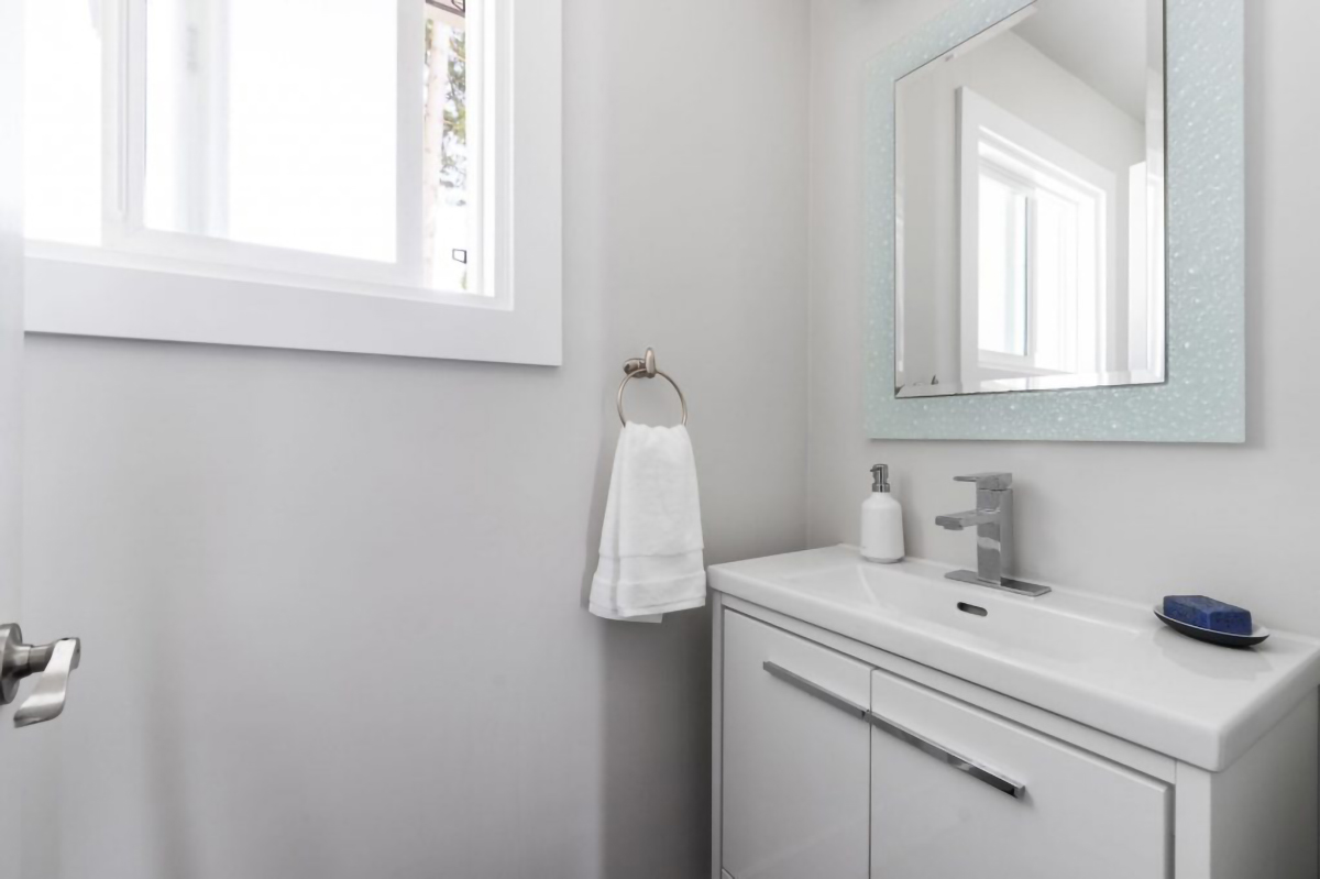 2704 Ailsa Crescent 17