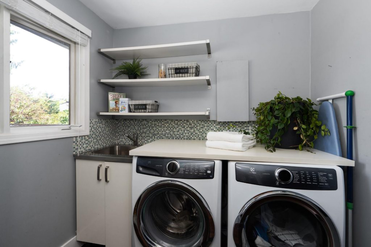 2704 Ailsa Crescent 18