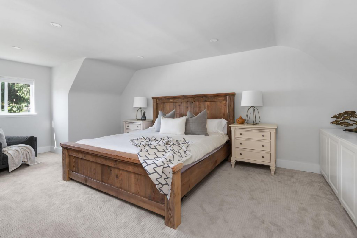 2704 Ailsa Crescent 19