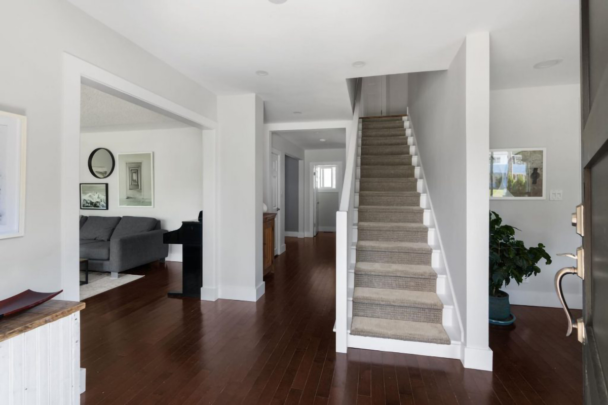 2704 Ailsa Crescent 3