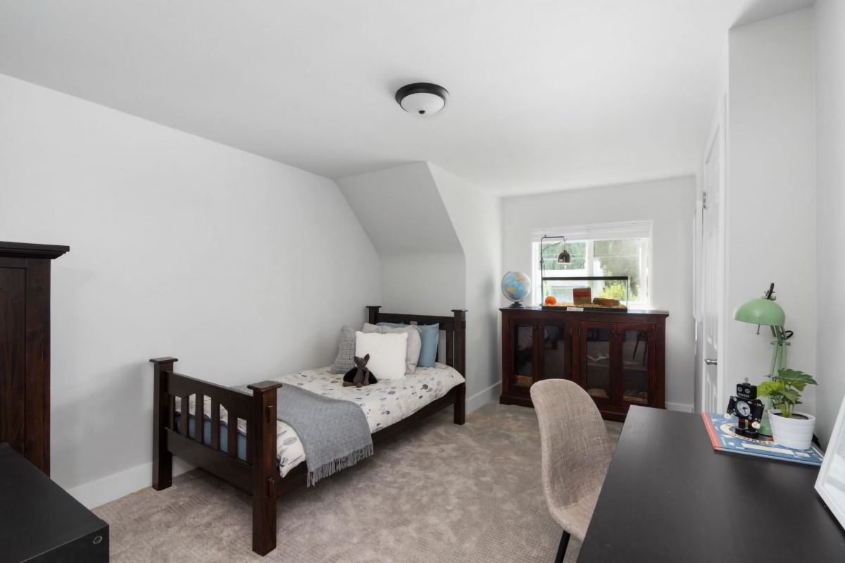 2704 Ailsa Crescent 24