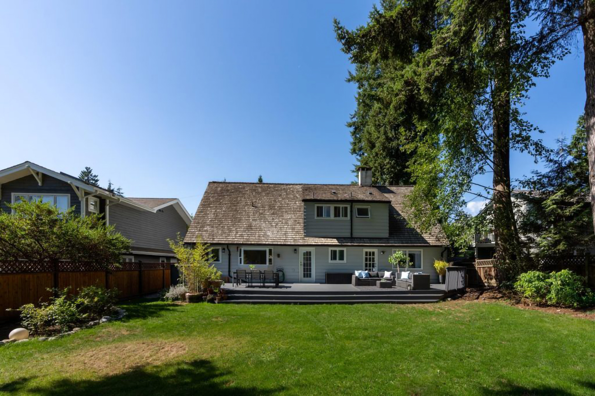 2704 Ailsa Crescent 31