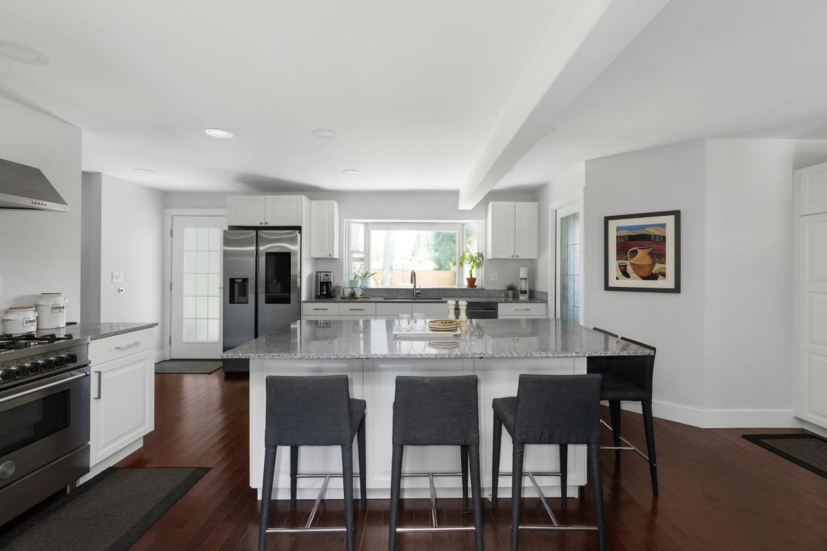 2704 Ailsa Crescent 7