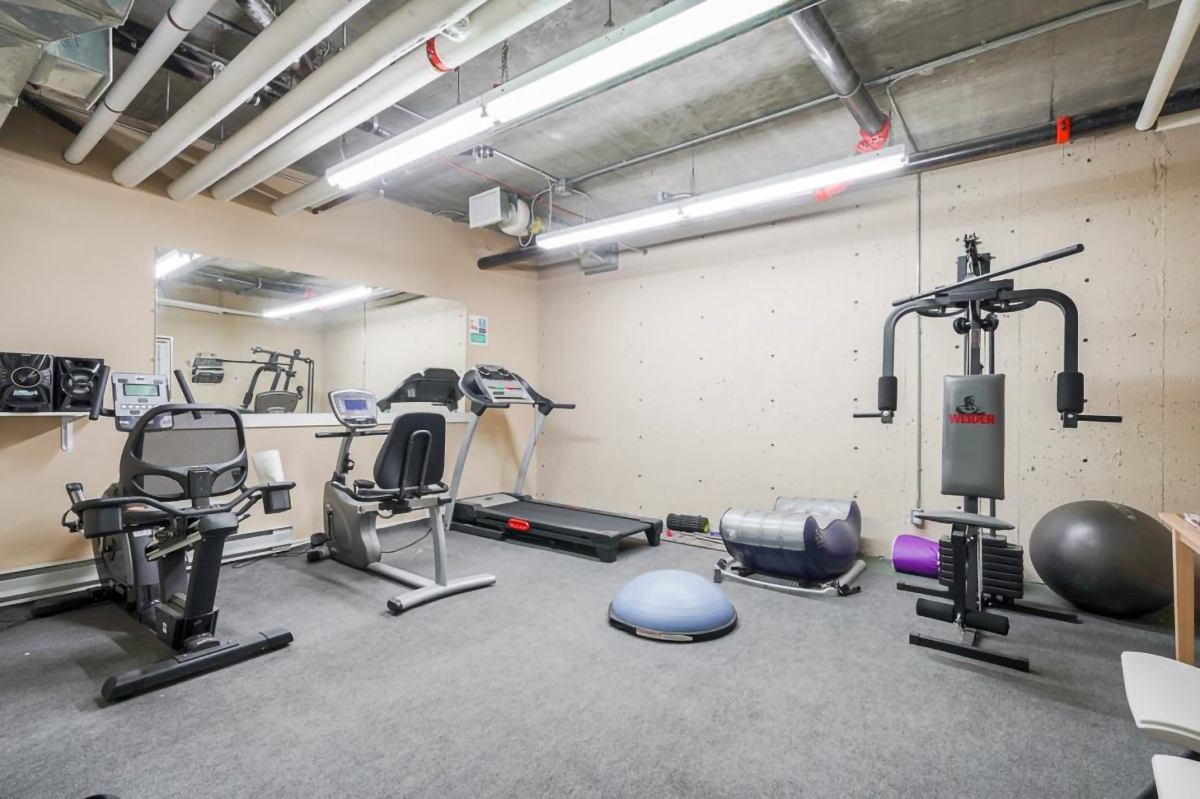307 678 W QUEENS ROAD 22