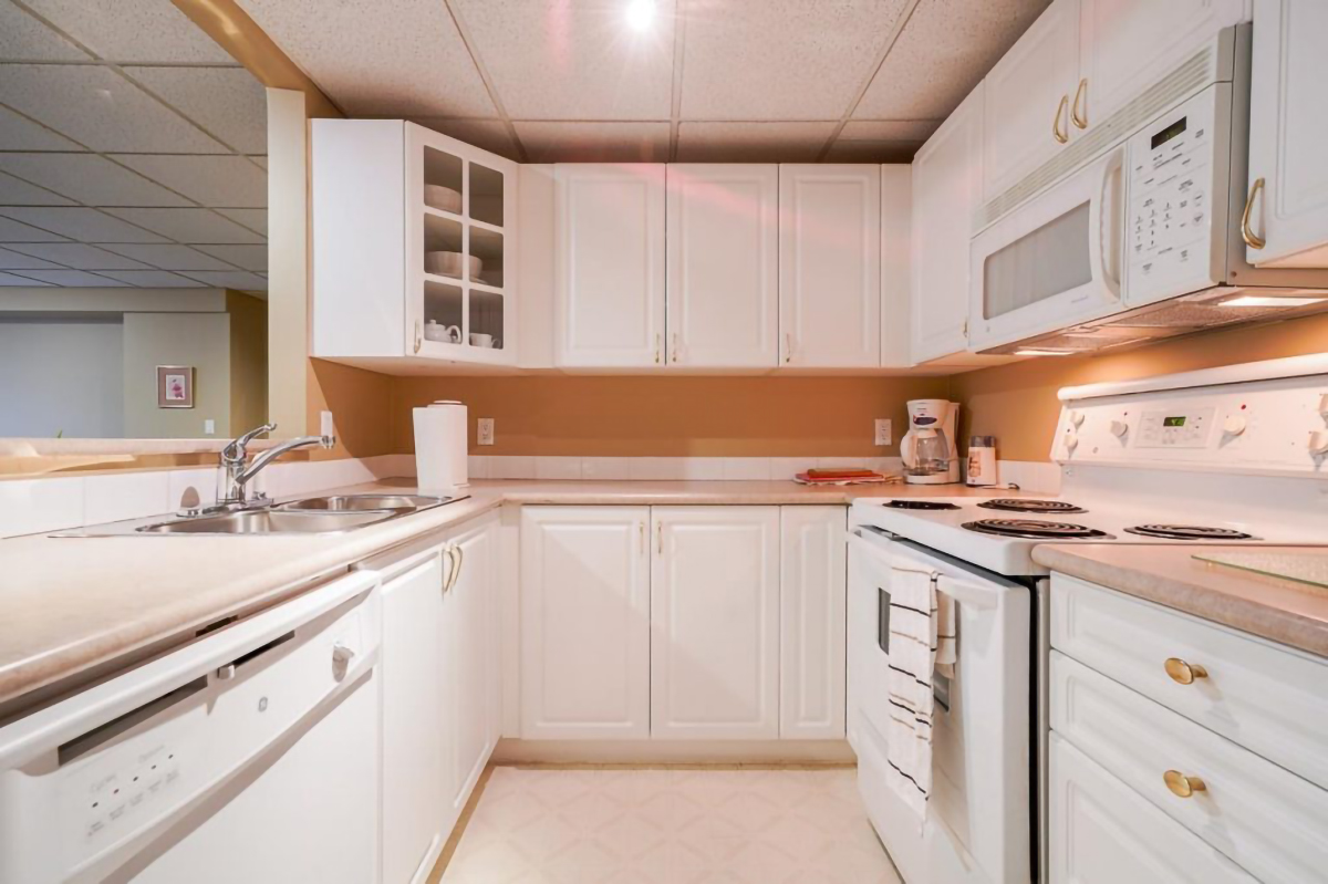 307 678 W QUEENS ROAD 8