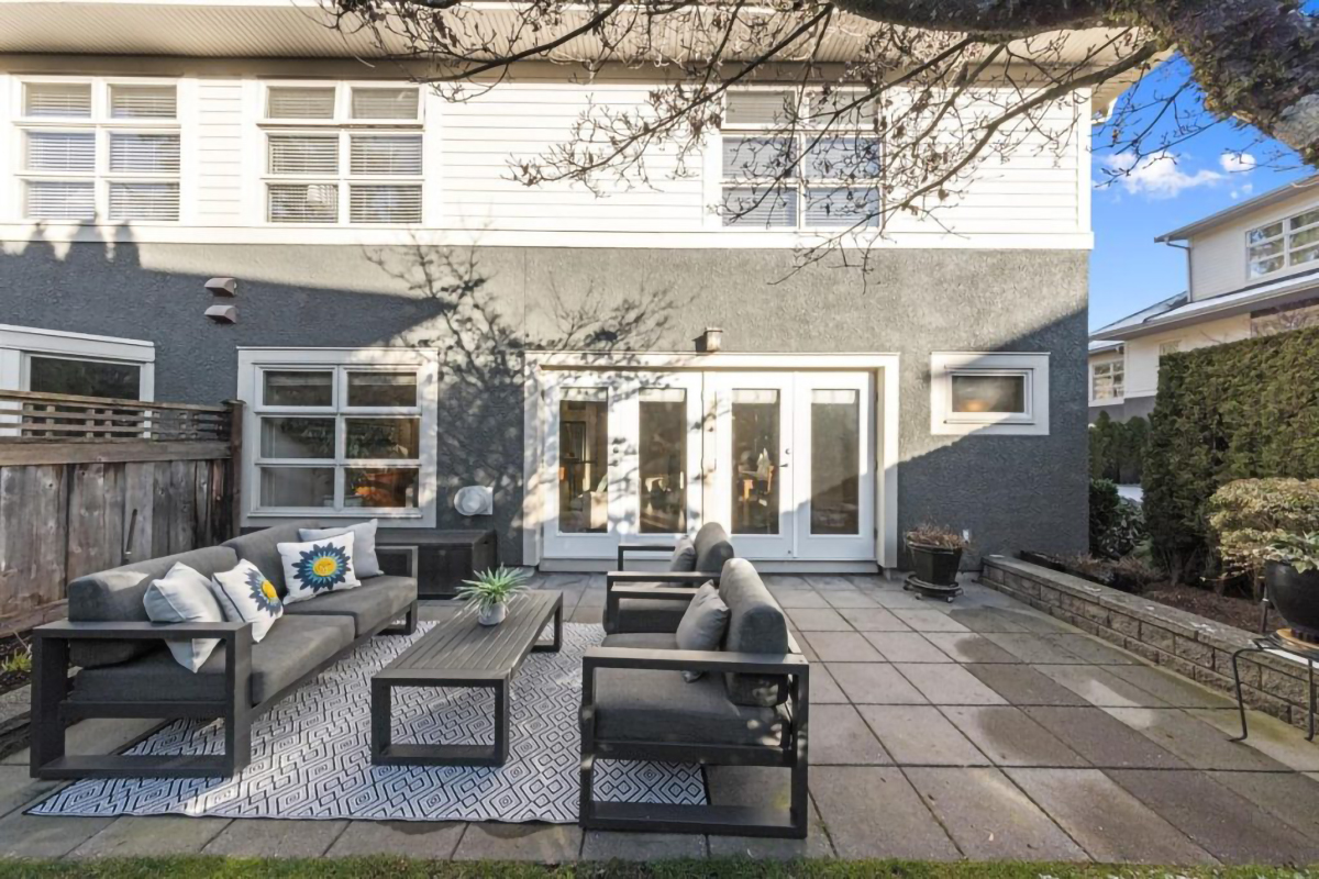 23 3750 EDGEMONT BOULEVARD 14