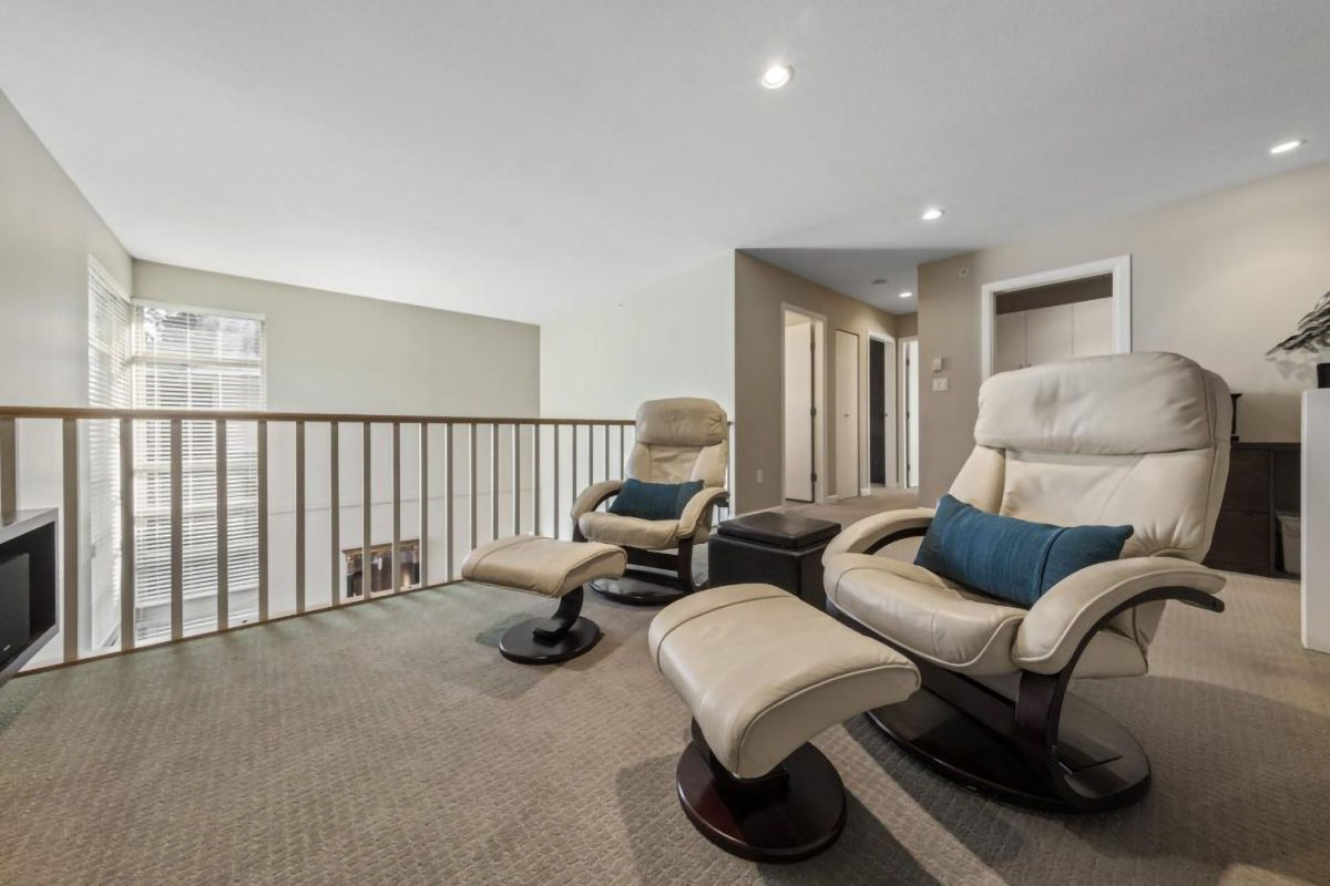 23 3750 EDGEMONT BOULEVARD 16