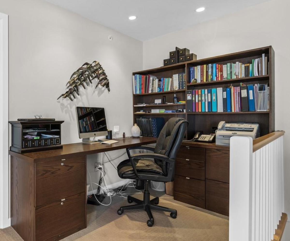 23 3750 EDGEMONT BOULEVARD 17