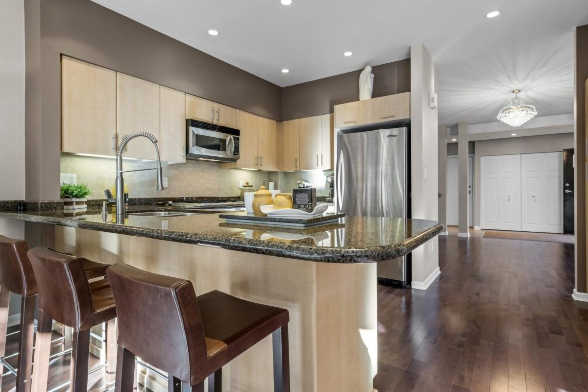 23 3750 EDGEMONT BOULEVARD 5