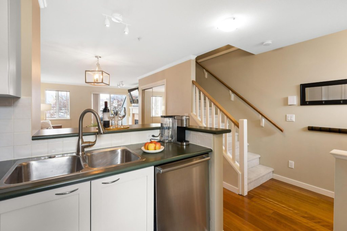 #113 4238 ALBERT STREET, BURNABY 8