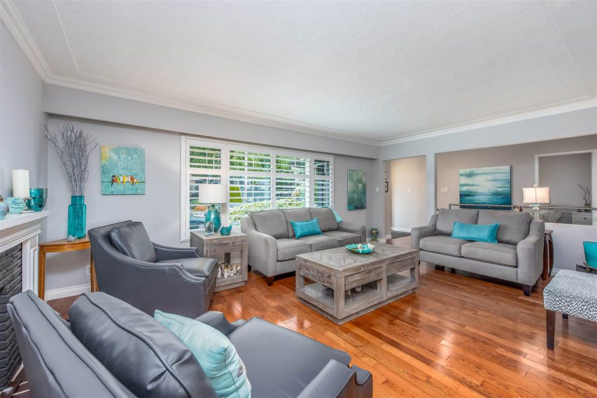 549 W 22nd STREET, NORTH VANCOUVER 2