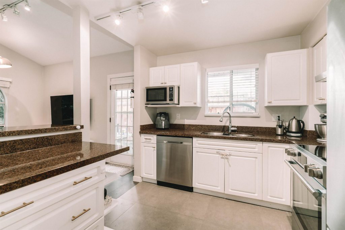 37-900 W 17TH STREET, NORTH VANCOUVER 11