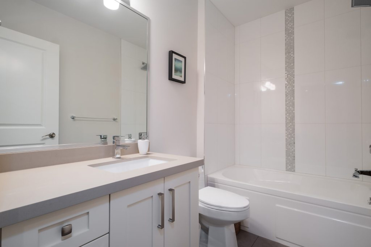 248 E 6th Street, North Vancouver 27