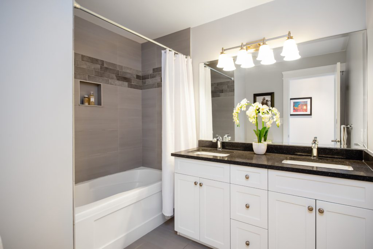 2616 Jones Ave, North Vancouver 36