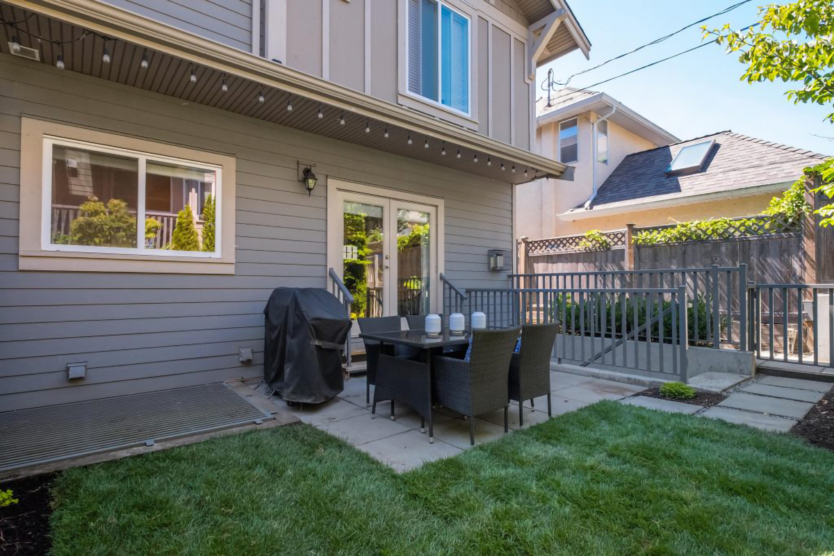 248 E 6th Street, North Vancouver 42