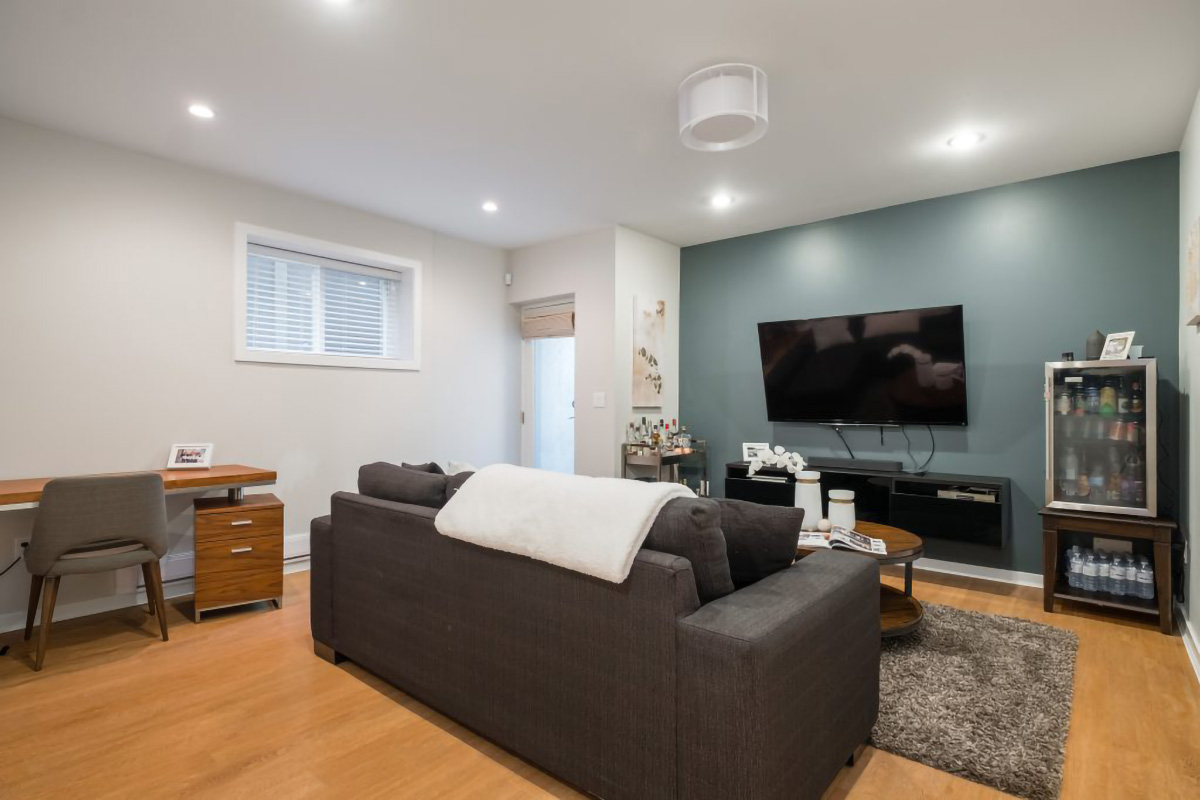 248 E 6th Street, North Vancouver 44