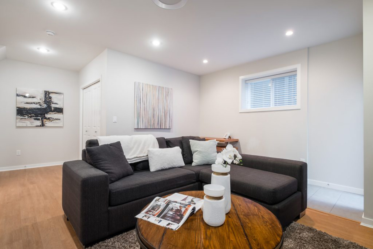 248 E 6th Street, North Vancouver 45