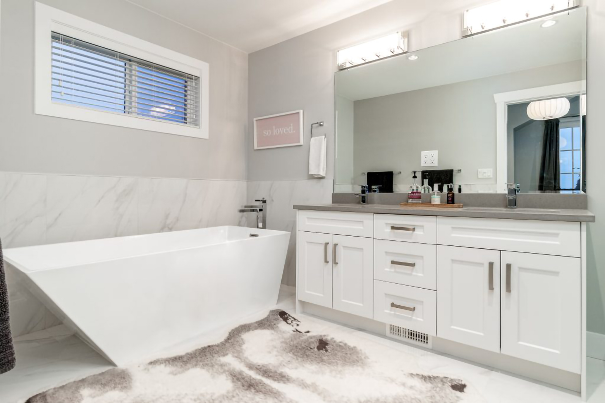 322 E 19th St, North Vancouver 7