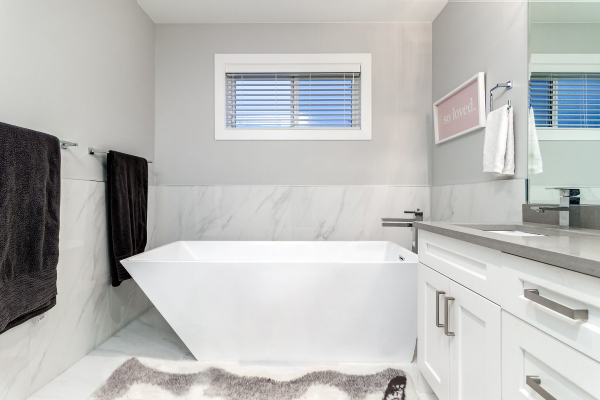 322 E 19th St, North Vancouver 8