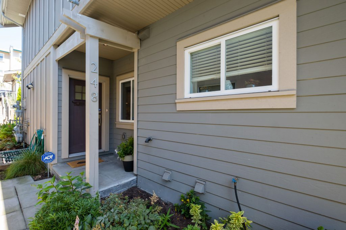 248 E 6th Street, North Vancouver 49