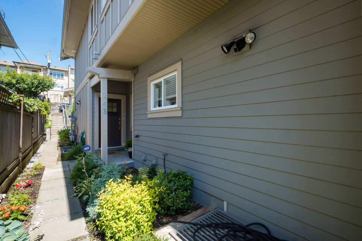 248 E 6th Street, North Vancouver 50