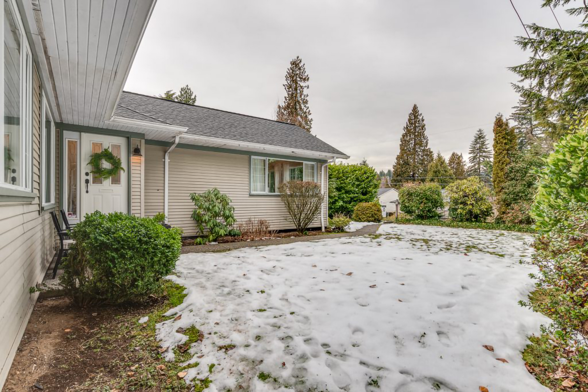 553 W 23rd St, North Vancouver 32