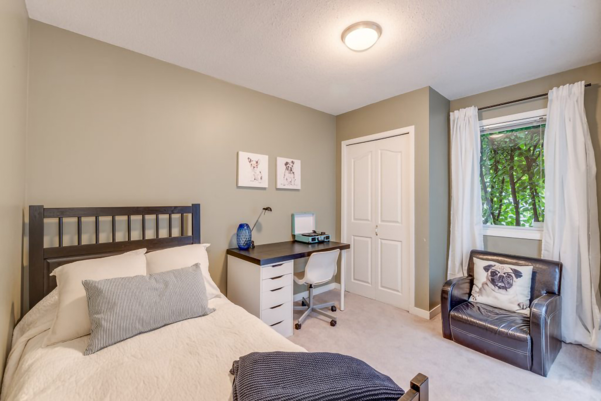 553 W 23rd St, North Vancouver 16
