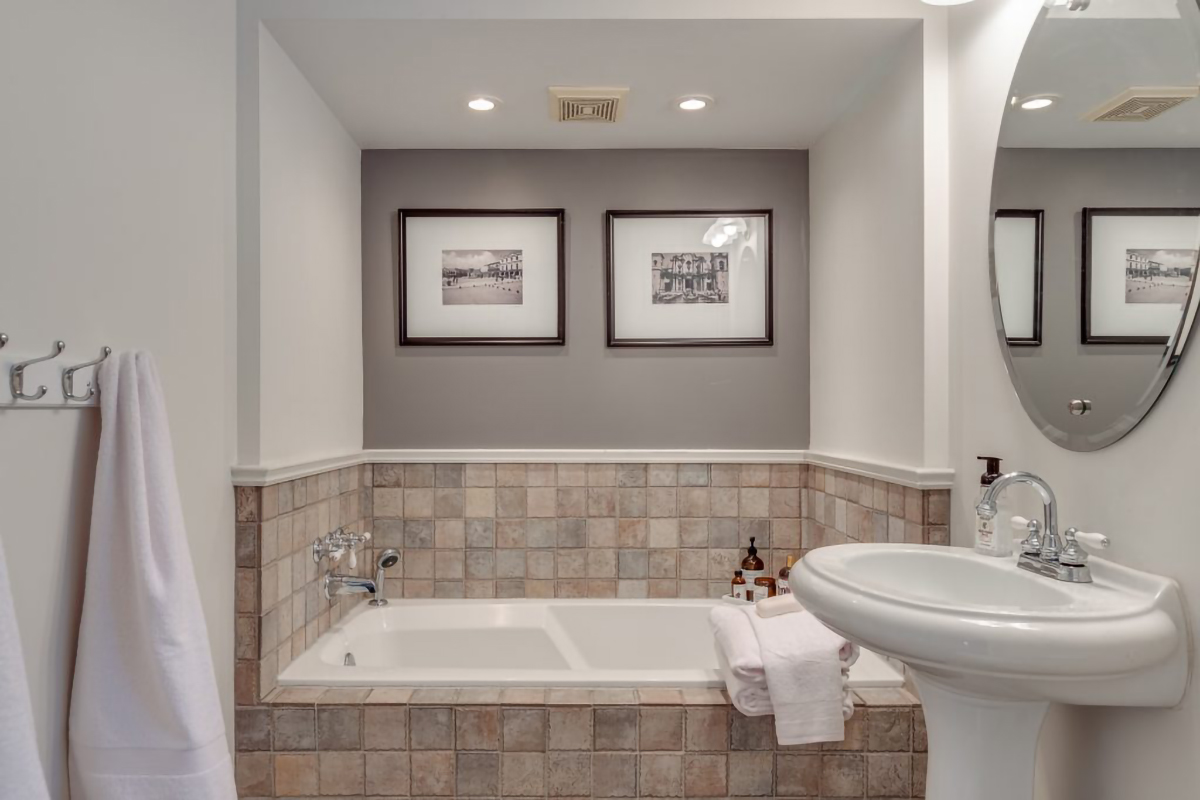 553 W 23rd St, North Vancouver 28