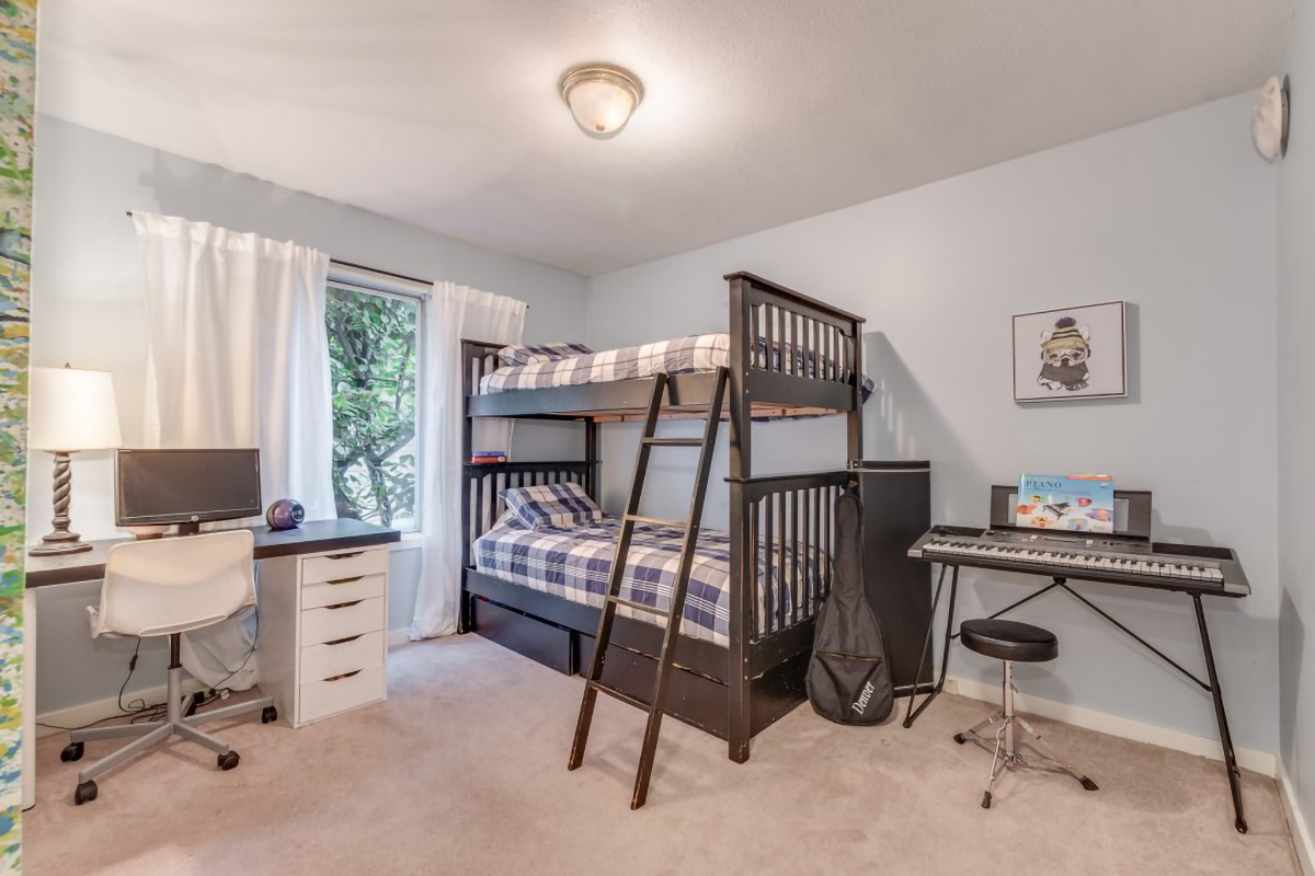 553 W 23rd St, North Vancouver 29