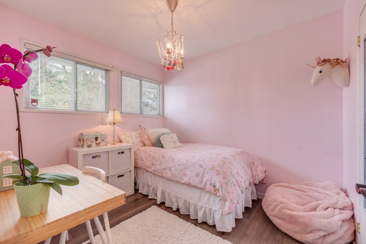 553 W 23rd St, North Vancouver 30