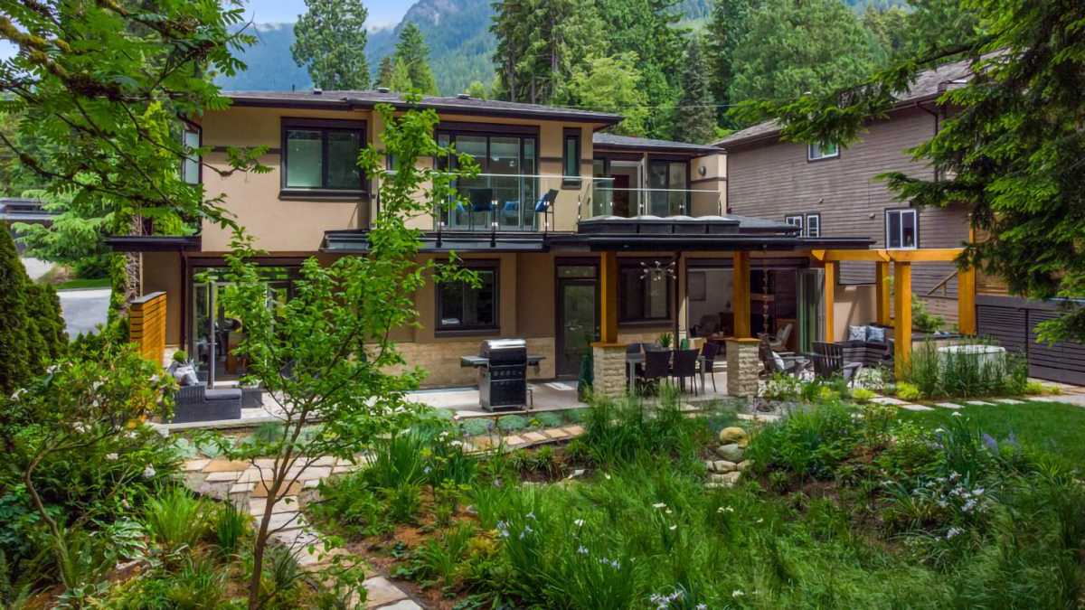 939 Clements Ave, North Vancouver 9