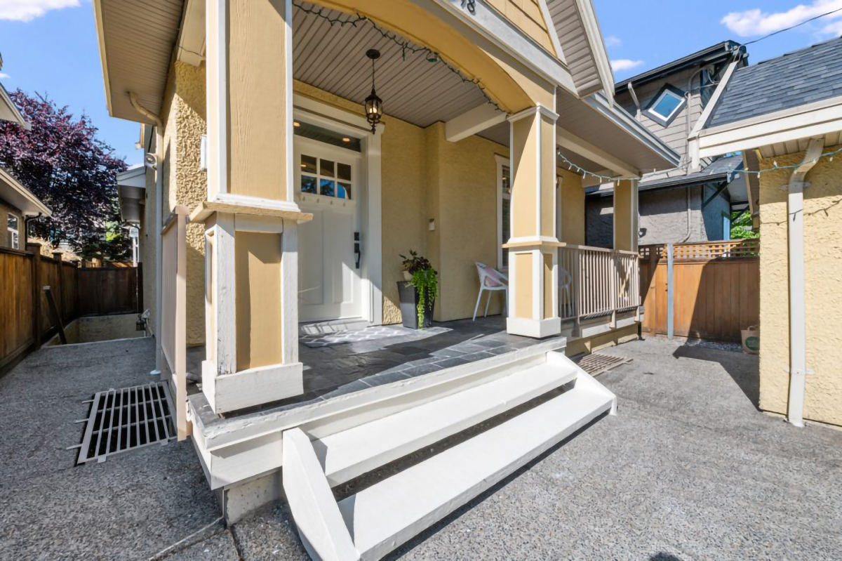 1098 Canyon Boulevard, North Vancouver 33