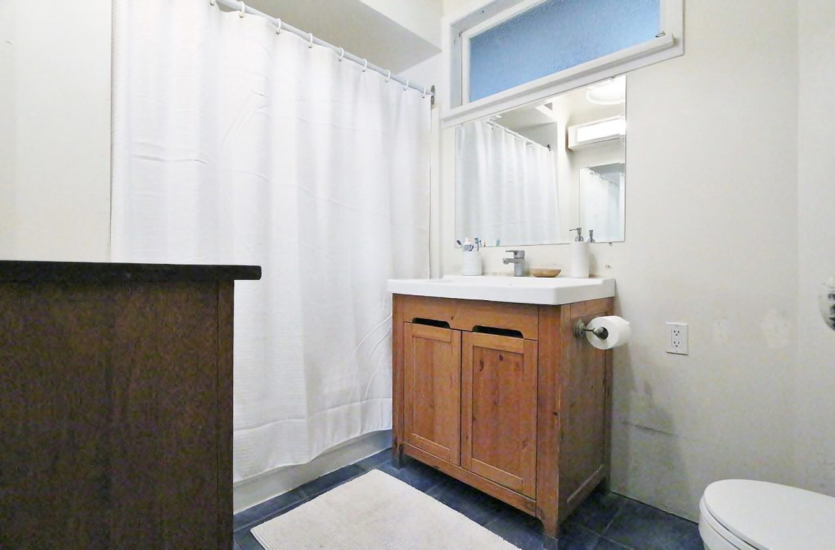 416 - 418 E 16th St, North Vancouver 2