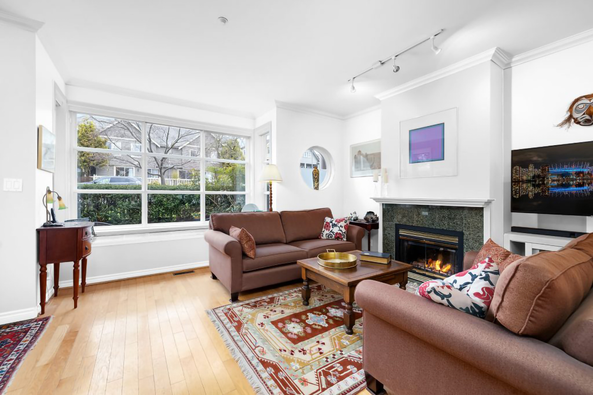 2-225 E5TH STREET, NORTH VANCOUVER 2