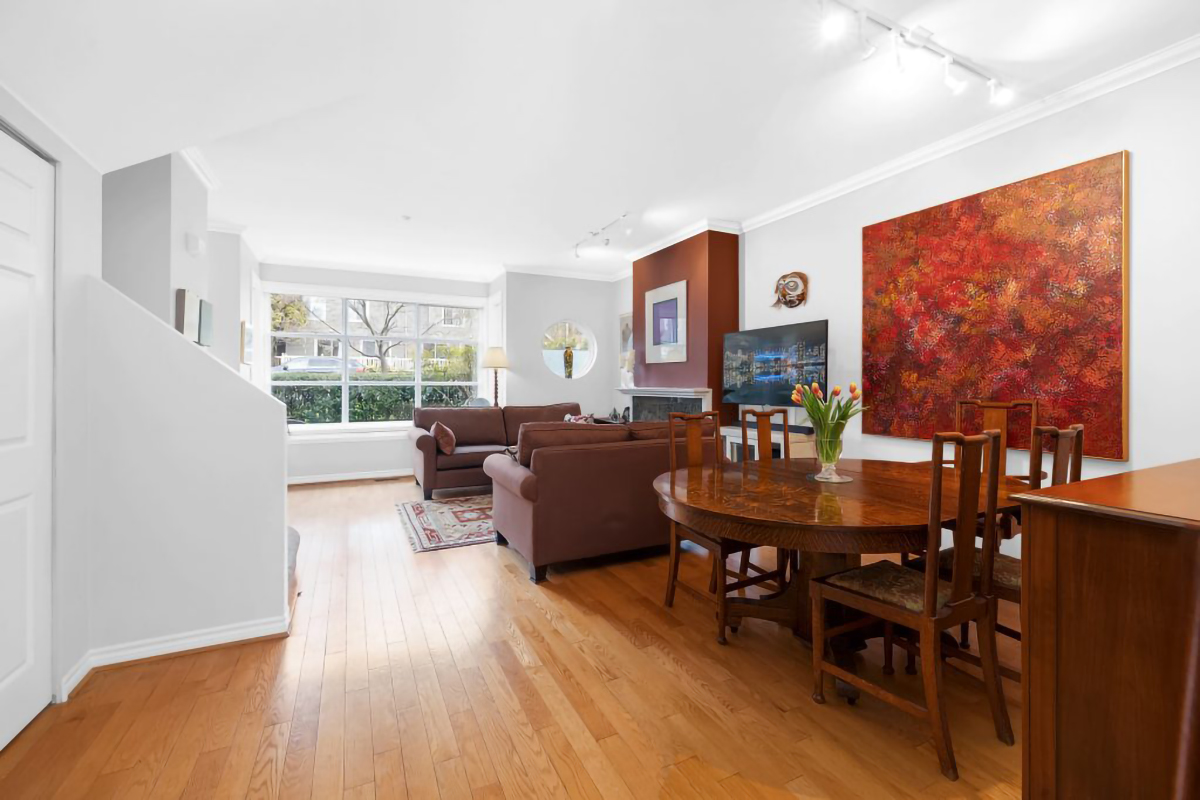 2-225 E5TH STREET, NORTH VANCOUVER 4