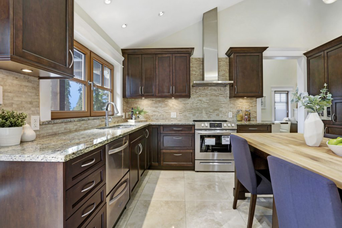 3083 Plymouth Drive, North Vancouver 38