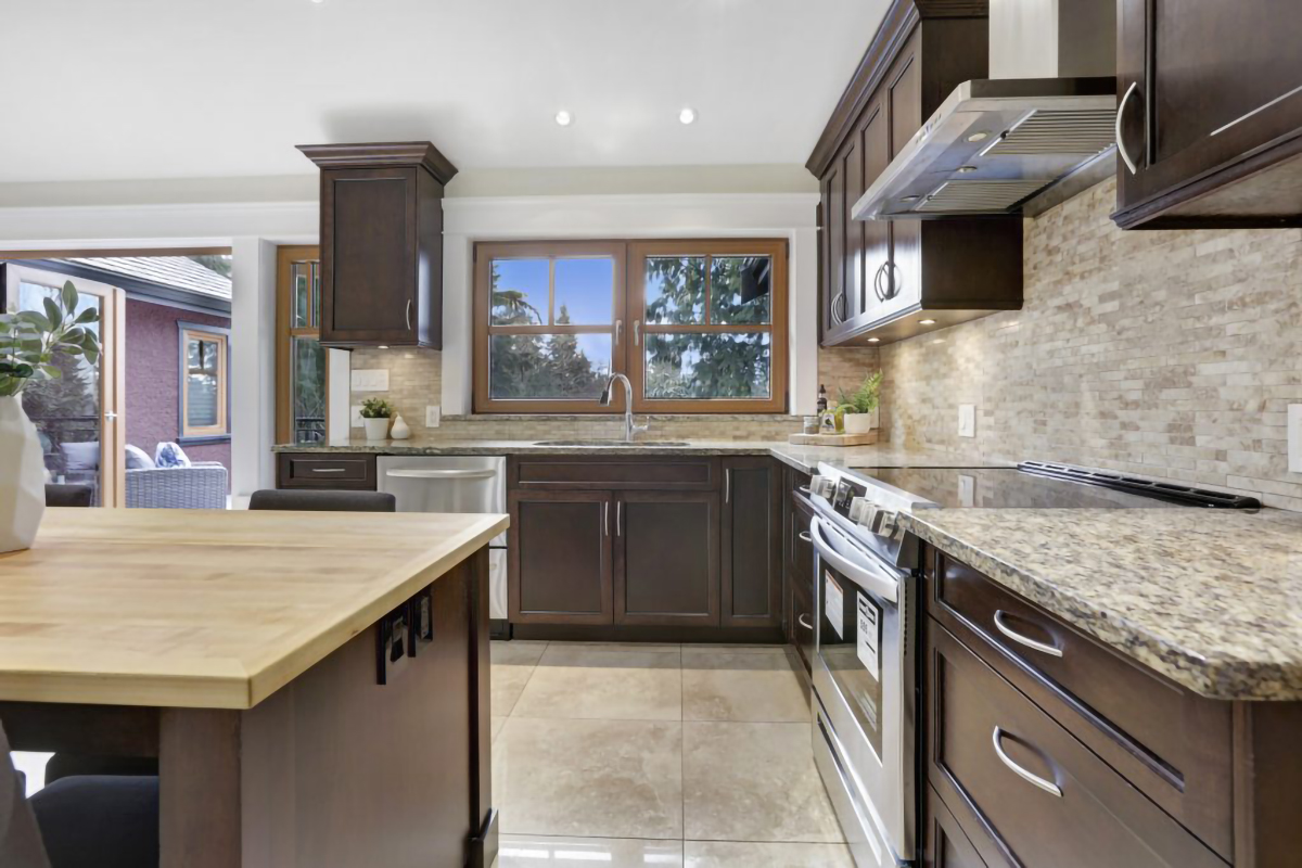 3083 Plymouth Drive, North Vancouver 40