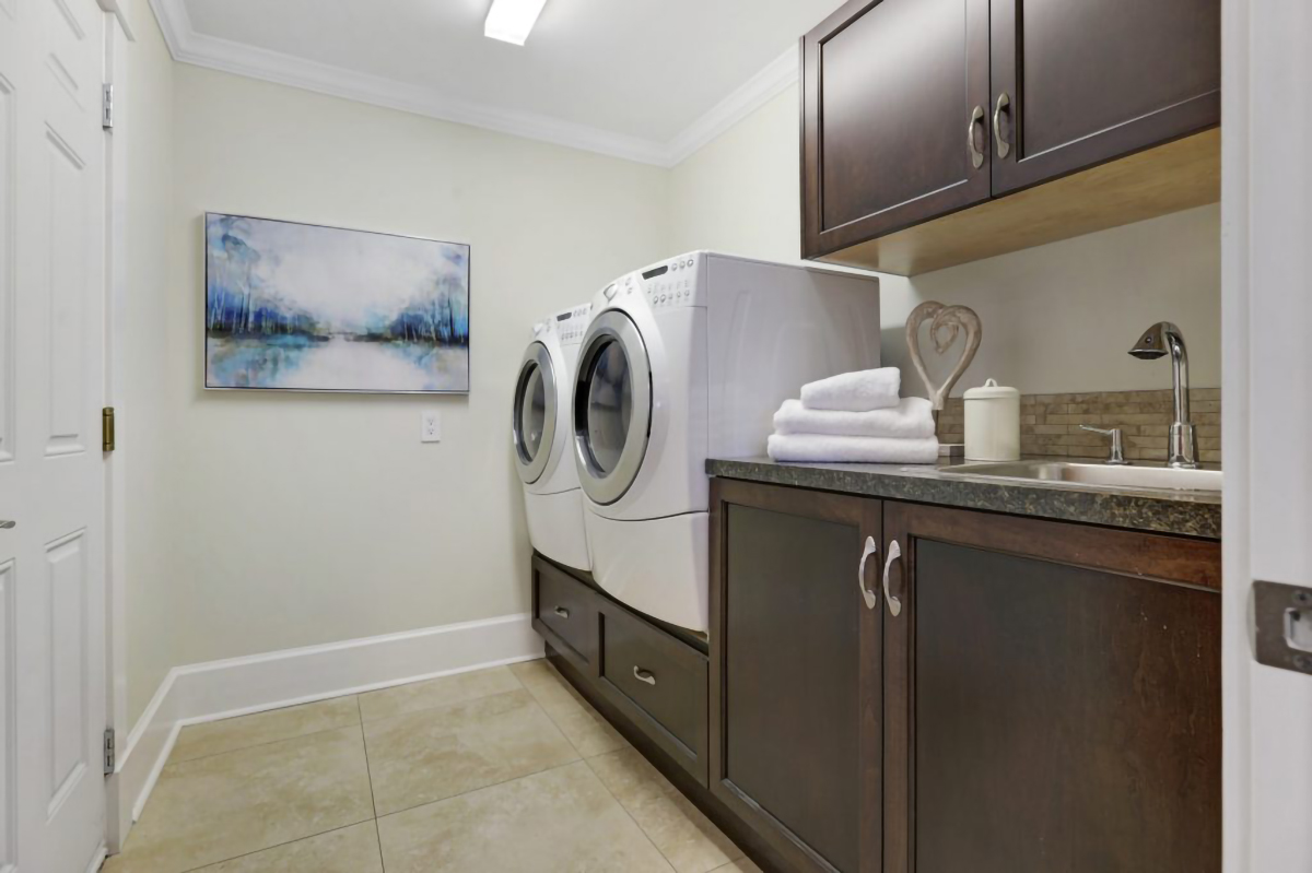 3083 Plymouth Drive, North Vancouver 48